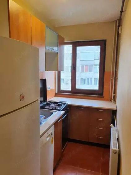 Apartament cu 3 camere semidecomandat în Dacia