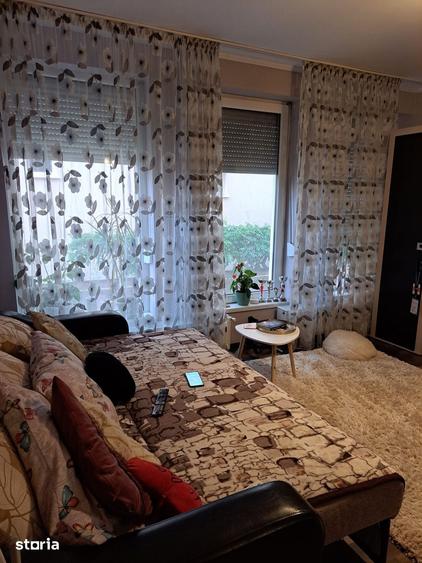 Casă cu 4 camere cu Teren 500 Mp în Central