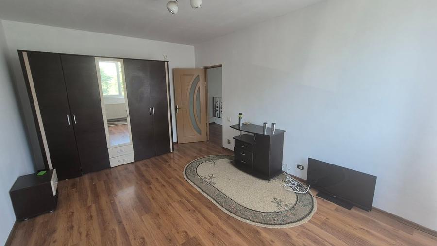 Casă individuală cu 10 camere cu Teren 1000 Mp în Rahova