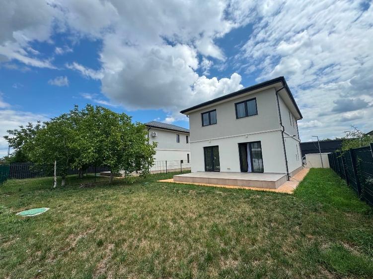 Casă individuală cu 5 camere cu Teren 590 Mp în Corbeanca