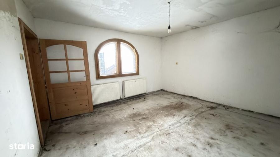 Casă cu 4 camere în Central