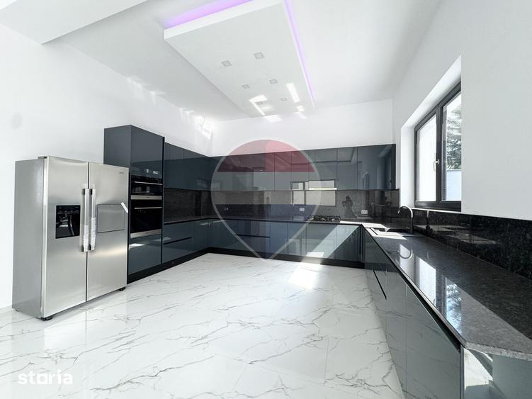 Casă cu 6 camere cu Teren 422 Mp în Central