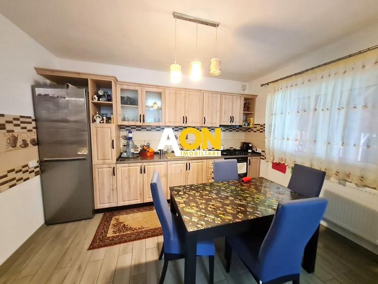 Casă individuală cu 6 camere cu Canalizare în Bărăbanț