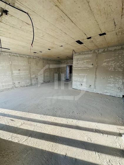Apartament cu 4 camere semidecomandat în Europa