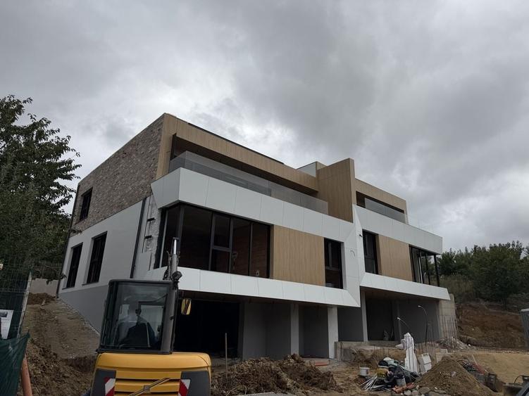 Casă cu 4 camere în Zorilor