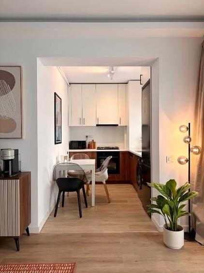Apartament cu 2 camere decomandat, mobilat în Central