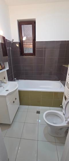 Apartament cu 4 camere semidecomandat în Iancului