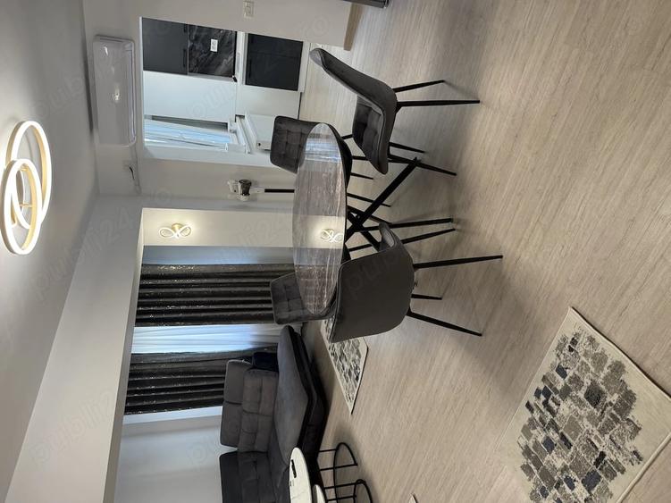 Apartament cu 4 camere decomandat în Central