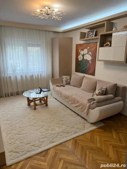 Apartament cu 4 camere decomandat în Funcționarilor