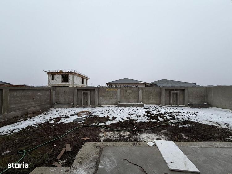 Casă cu 4 camere în Odăile