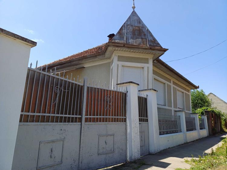 Casă cu 4 camere în Păuliș