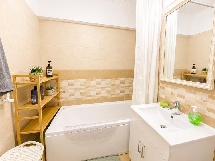 Apartament cu 2 camere decomandat, mobilat în Casa de Cultură