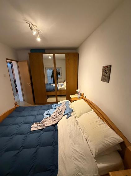 Apartament cu 3 camere semidecomandat, mobilat în Bucovina
