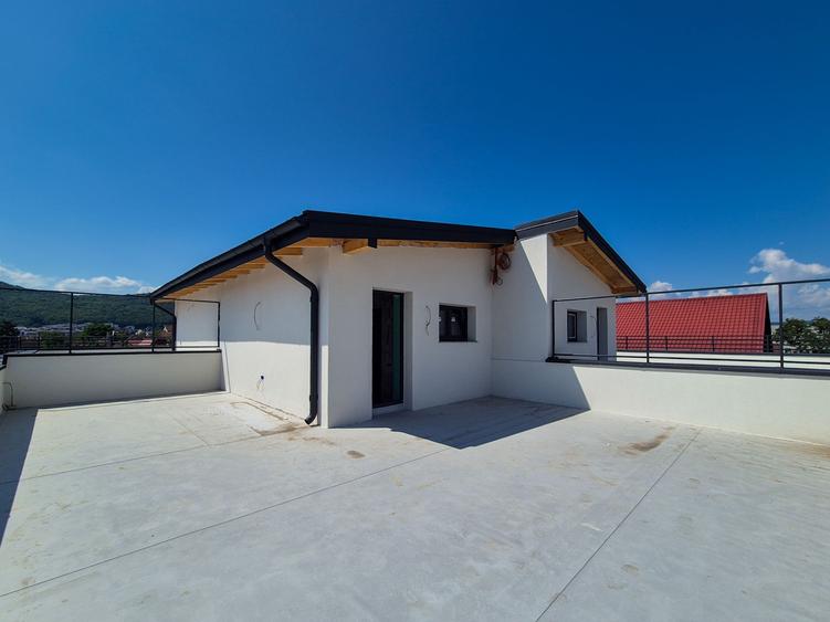 Duplex cu 4 camere cu Canalizare în Florești