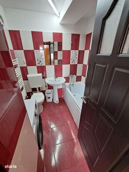 Apartament cu 3 camere semidecomandat în Central