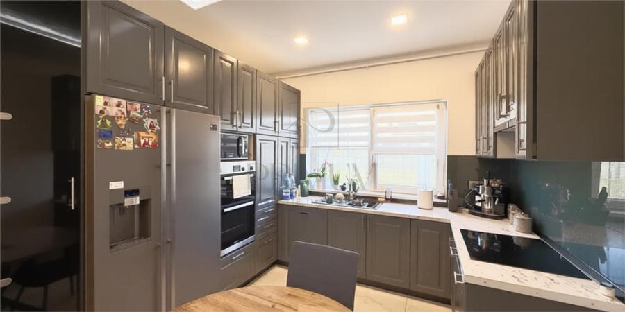 Apartament cu 3 camere decomandat, mobilat în Dumbrăvița