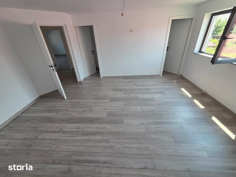 Casă cu 5 camere cu Teren 300 Mp în Babadag
