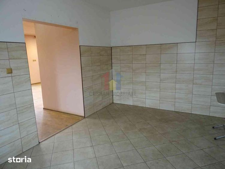 Casă cu 5 camere cu Teren 700 Mp în Radu Negru