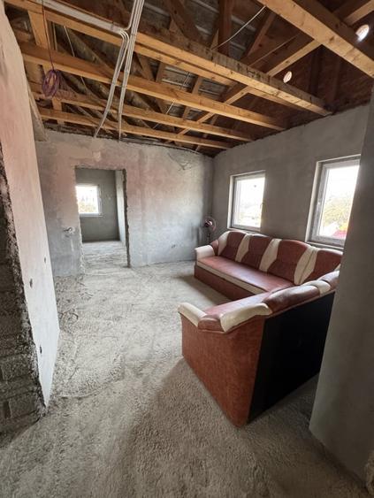 Casă individuală cu 5 camere cu Teren 900 Mp în Palanca