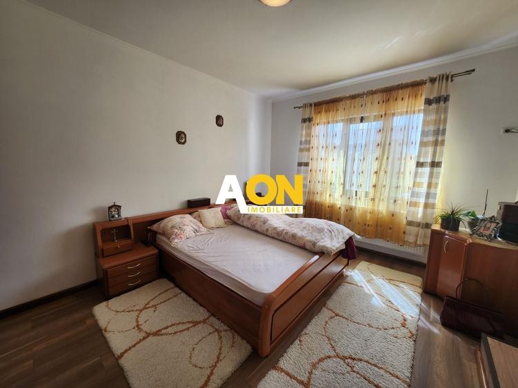 Casă individuală cu 6 camere cu Canalizare în Micești