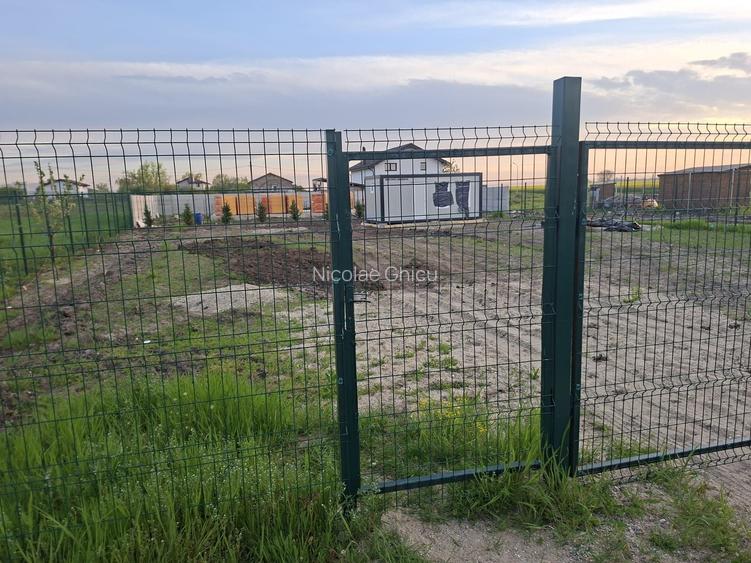 Teren vanzare, intravilan cu anexa gospodareasca (container)