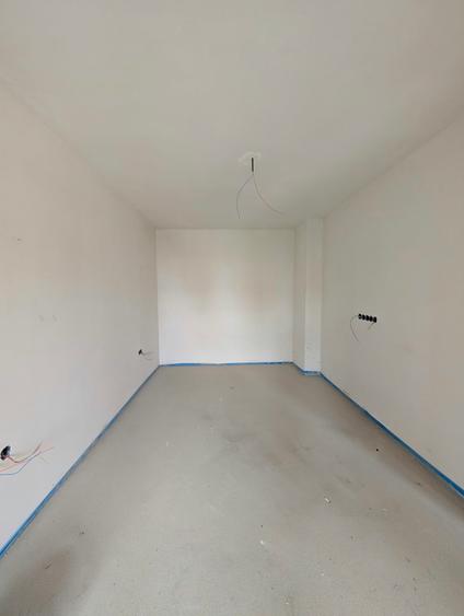 Apartament cu 2 camere semidecomandat în Florești