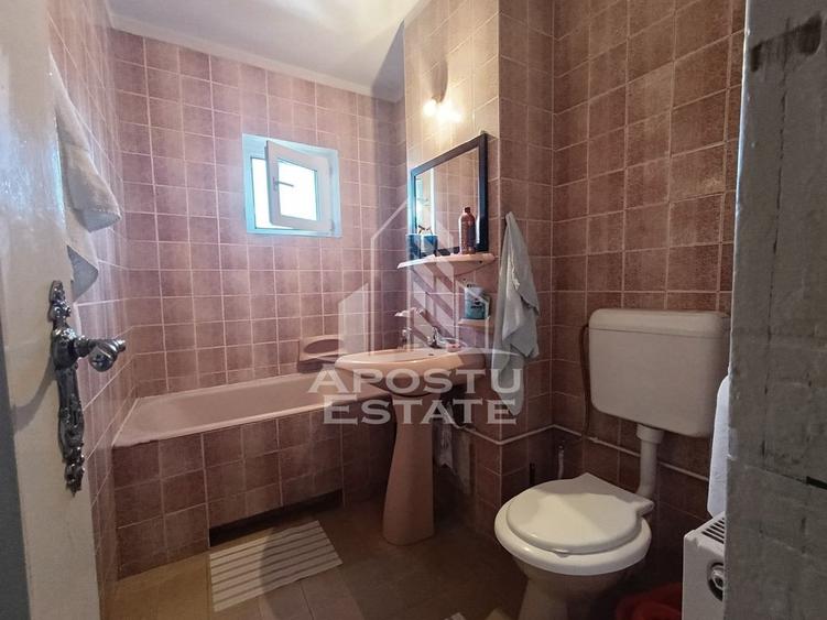 Apartament cu 3 camere decomandat, mobilat în Dâmbovița