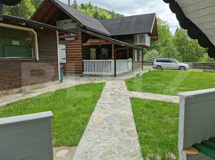 Casă individuală cu 8 camere cu Teren 3300 Mp în Exterior Vest