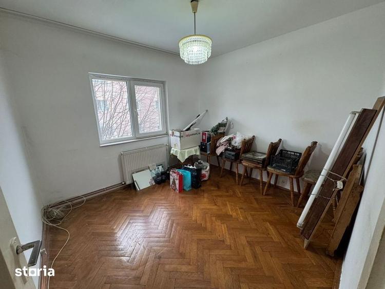Apartament cu 4 camere decomandat în Micro 16