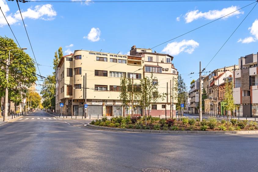 Apartament cu 4 camere decomandat, mobilat în Victoriei