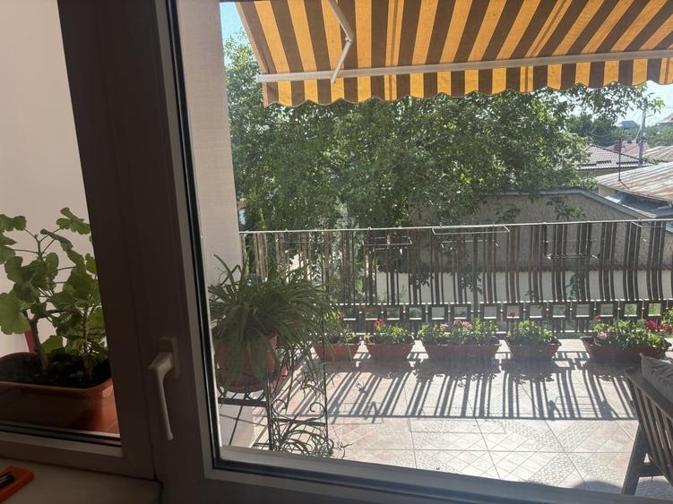 Casă cu 7 camere cu Teren 1000 Mp în Central