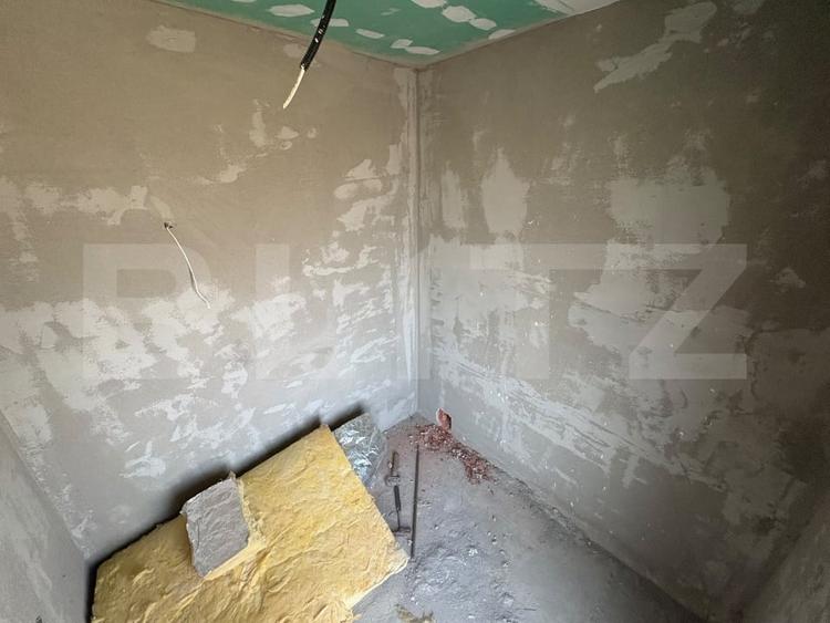 Casă individuală cu 5 camere cu Canalizare în Ghiroda
