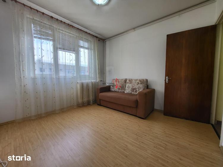 Apartament cu 3 camere decomandat, mobilat în Ozana
