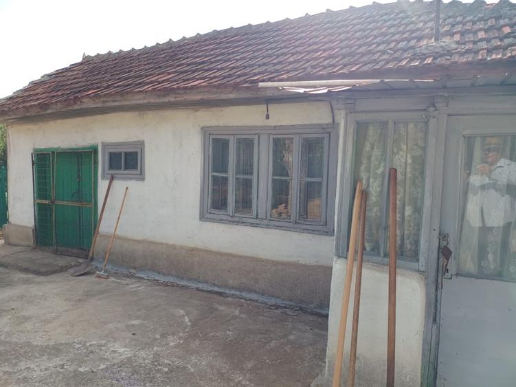 Casă cu 3 camere cu Teren 2400 Mp în Mircea Vodă
