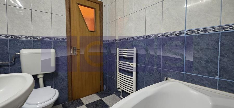 Apartament cu 4 camere semidecomandat, mobilat în Tineretului