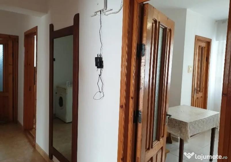 Apartament cu 3 camere decomandat în Obcini