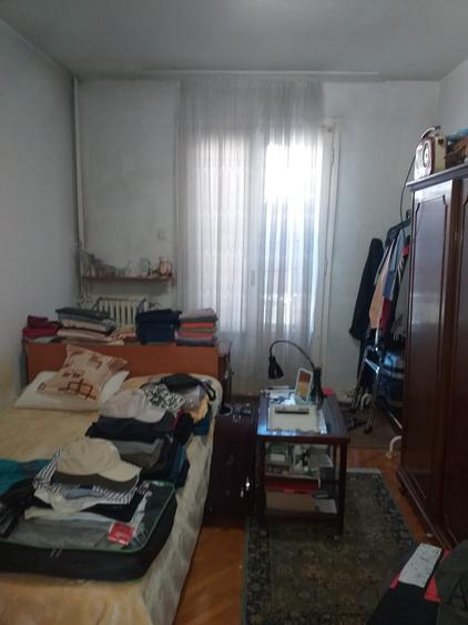Apartament cu 3 camere semidecomandat în Floreasca