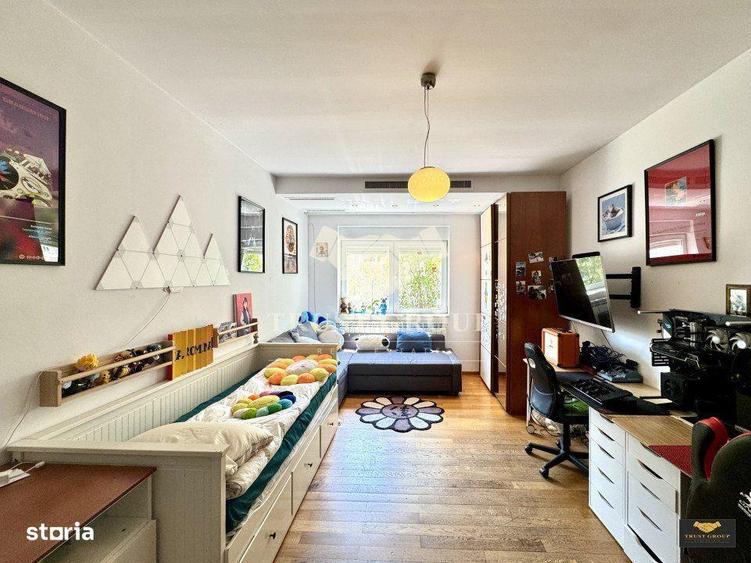Apartament cu 4 camere decomandat în Herăstrău