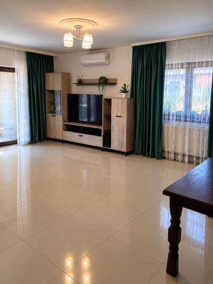 Casă individuală cu 5 camere cu Teren 688 Mp în Săcălaz