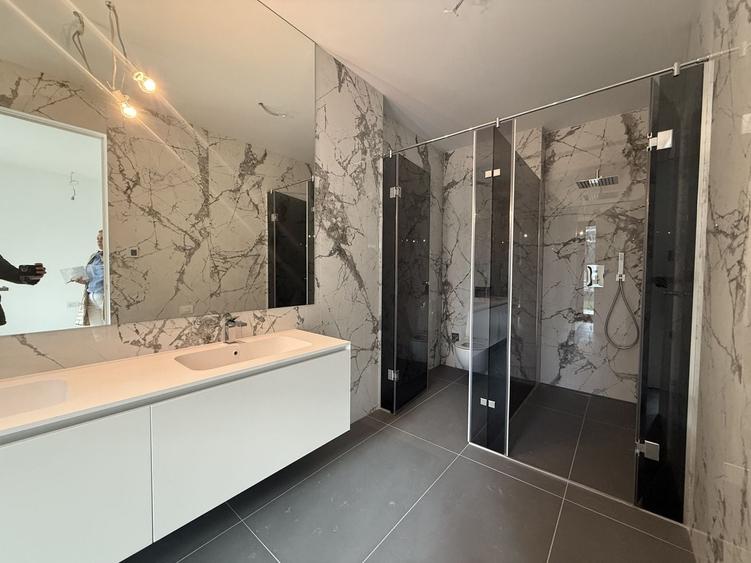 Apartament cu 3 camere decomandat în Arcul de Triumf