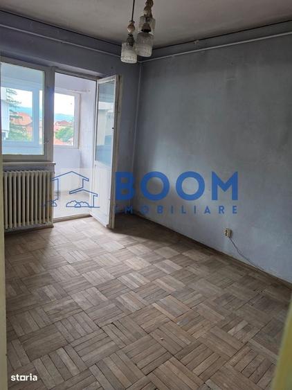 Apartament cu 4 camere decomandat în Traian