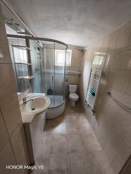 Casă individuală cu 12 camere cu Canalizare în Bălcescu