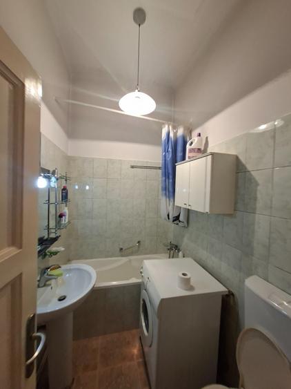 Casă cu 4 camere cu Canalizare în Titulescu