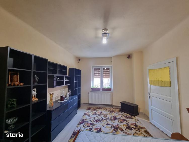 Casă cu 4 camere în Central