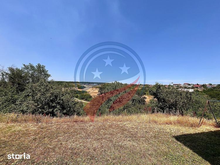 Casă cu 6 camere cu Teren 1105 Mp în Cârcea