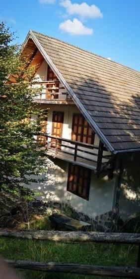 La poalele muntilor Piatra Craiului,pe domeniu de 4.000 mp teren, Brasov - 8