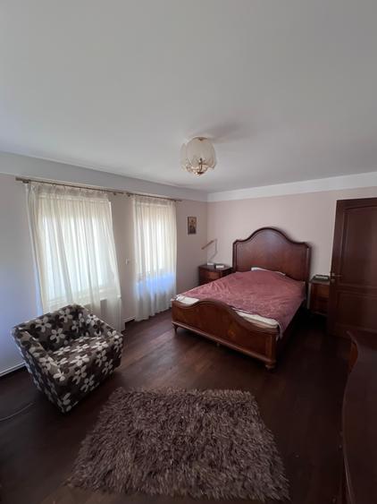 Casă cu 5 camere cu Teren 460 Mp în Prelungirea Craiovei