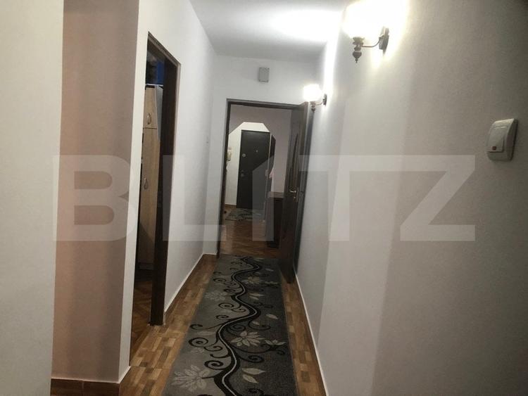 Apartament cu 4 camere semidecomandat, mobilat în Micro 14