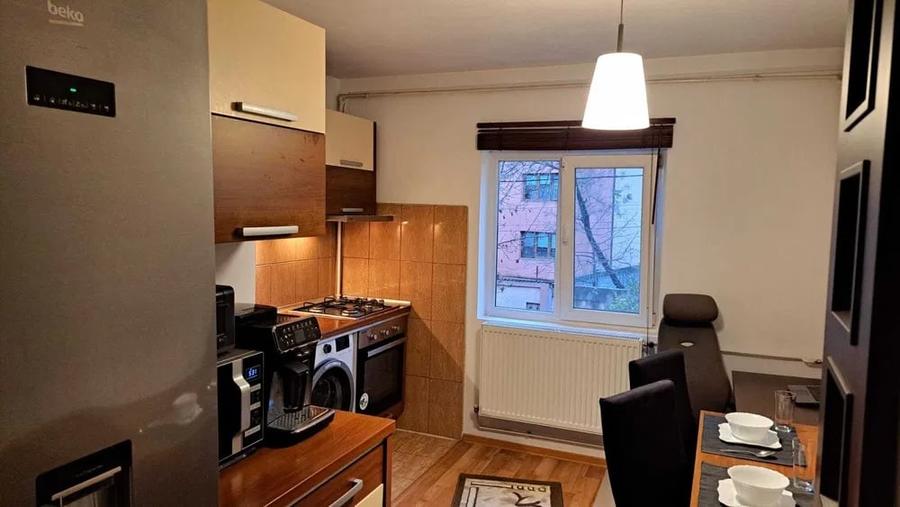 Apartament cu 2 camere decomandat, mobilat în Păcii