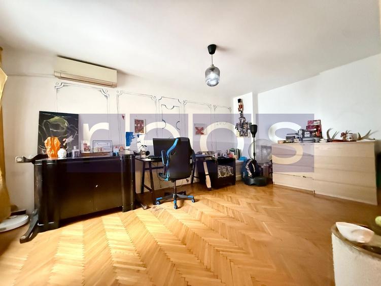 Apartament cu 4 camere semidecomandat, mobilat în P-ța Romană